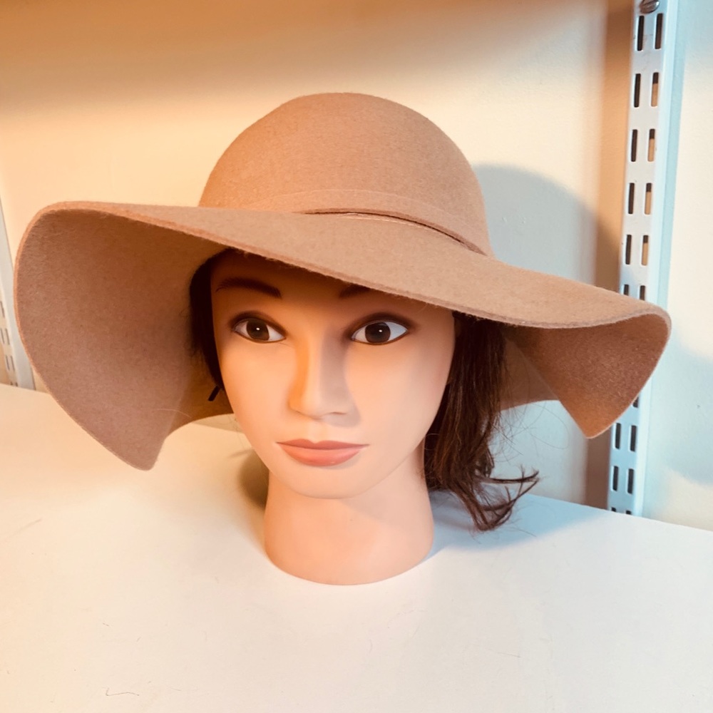 100% Wool tan Floppy Summer Hat New With Tags